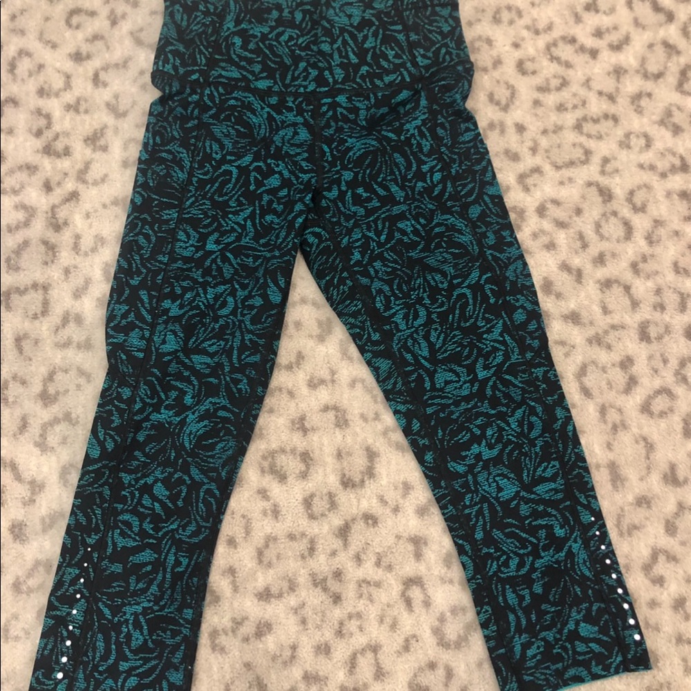 Lululemon Wunder Under leggings / size 6
